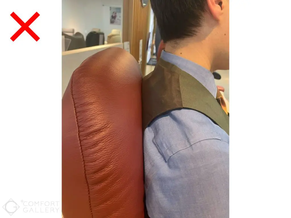 チェアの背もたれが低すぎる写真